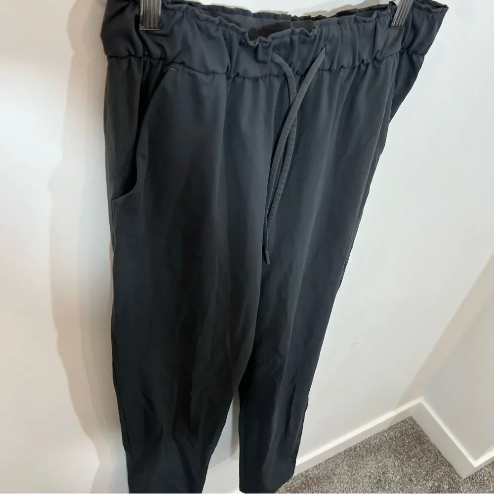 Lululemon Keep Moving Pant 7/8 High-Rise in Graphite Grey | Size 6